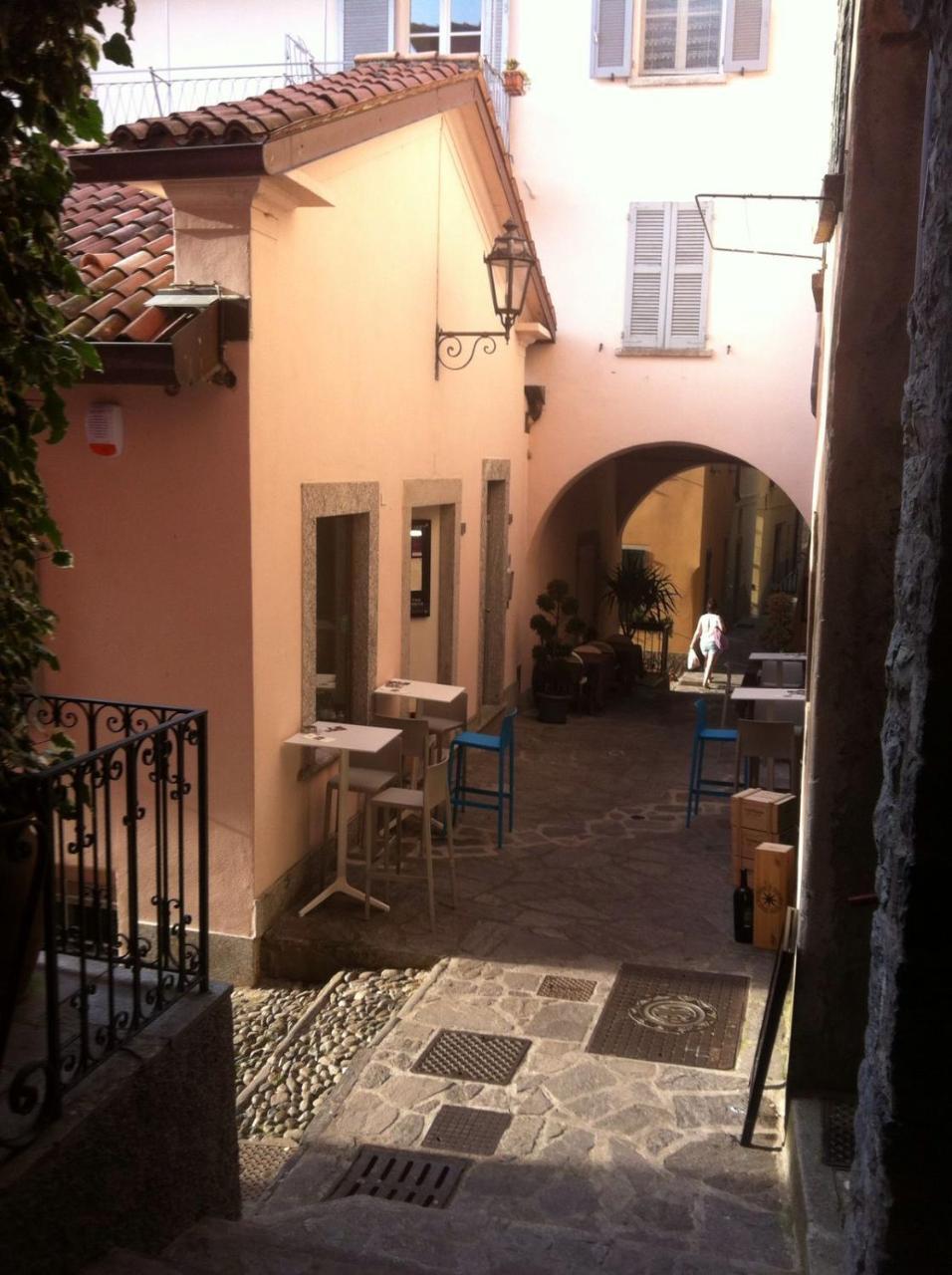 Апартаменты Casa Antico Borgo Di Варенна Экстерьер фото